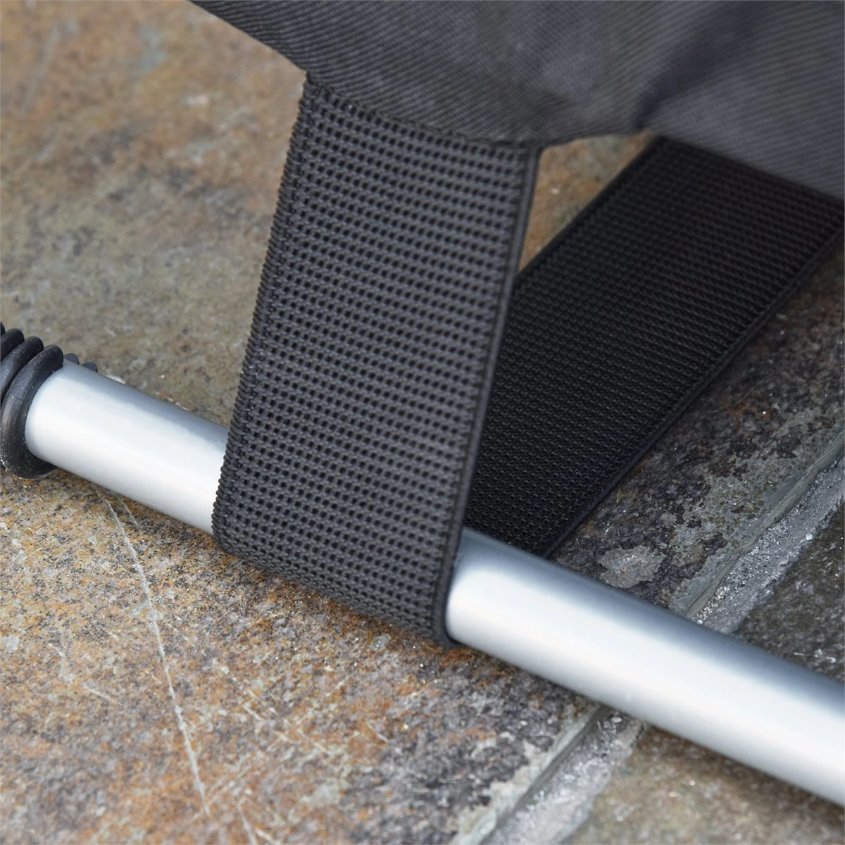 Outsunny Armario Cocina De Camping Plegable Con Paravientos 3 Estantes Bolsa De Almacenamiento Encimera 58X65x93 Cm Para Exterior Acampadas Picnics Tela Oxford Negro 11 Outsunny Armario Cocina De Camping Plegable Con Paravientos 3 Estantes Bolsa De Almacenamiento Encimera 58X65x93 Cm Para Exterior Acampadas Picnics Tela Oxford Negro - Imagen 9