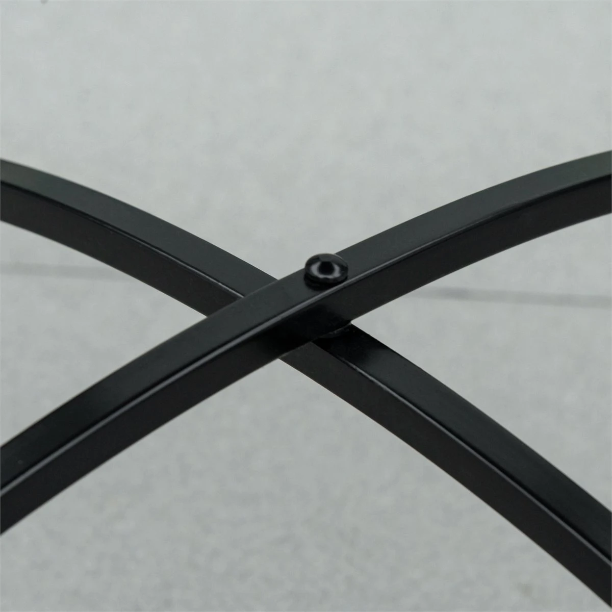 Outsunny Mesa De Jardín Redonda Mesa De Mosaico Con Superficie De Cerámica Y Macro De Metal Carga 50 Kg Para Patio Terraza Exterior Ø60x71 Cm Negro 7 Outsunny Mesa De Jardín Redonda Mesa De Mosaico Con Superficie De Cerámica Y Macro De Metal Carga 50 Kg Para Patio Terraza Exterior Ø60x71 Cm Negro - Imagen 5